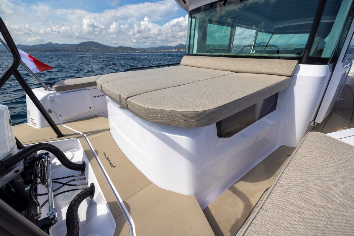 Axopar 37 XC Cross Cabin