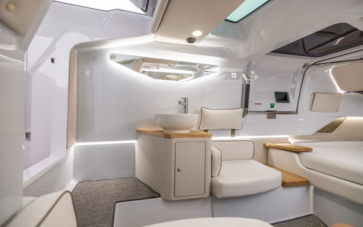 Axopar 37 XC Cross Cabin