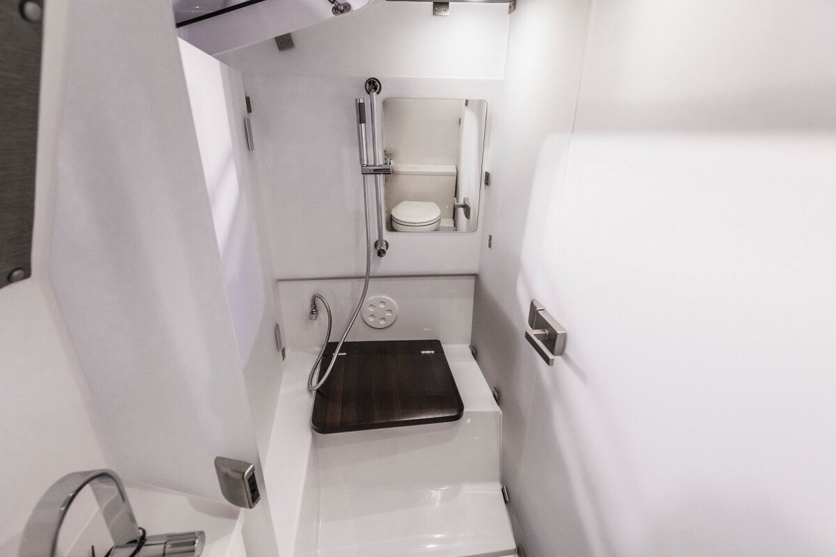 Axopar 37 XC Cross Cabin