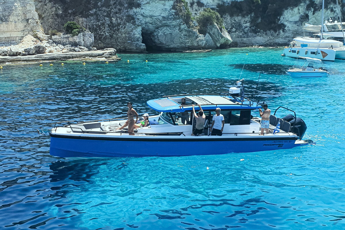 Axopar 37 XC Cross Cabin Traverso