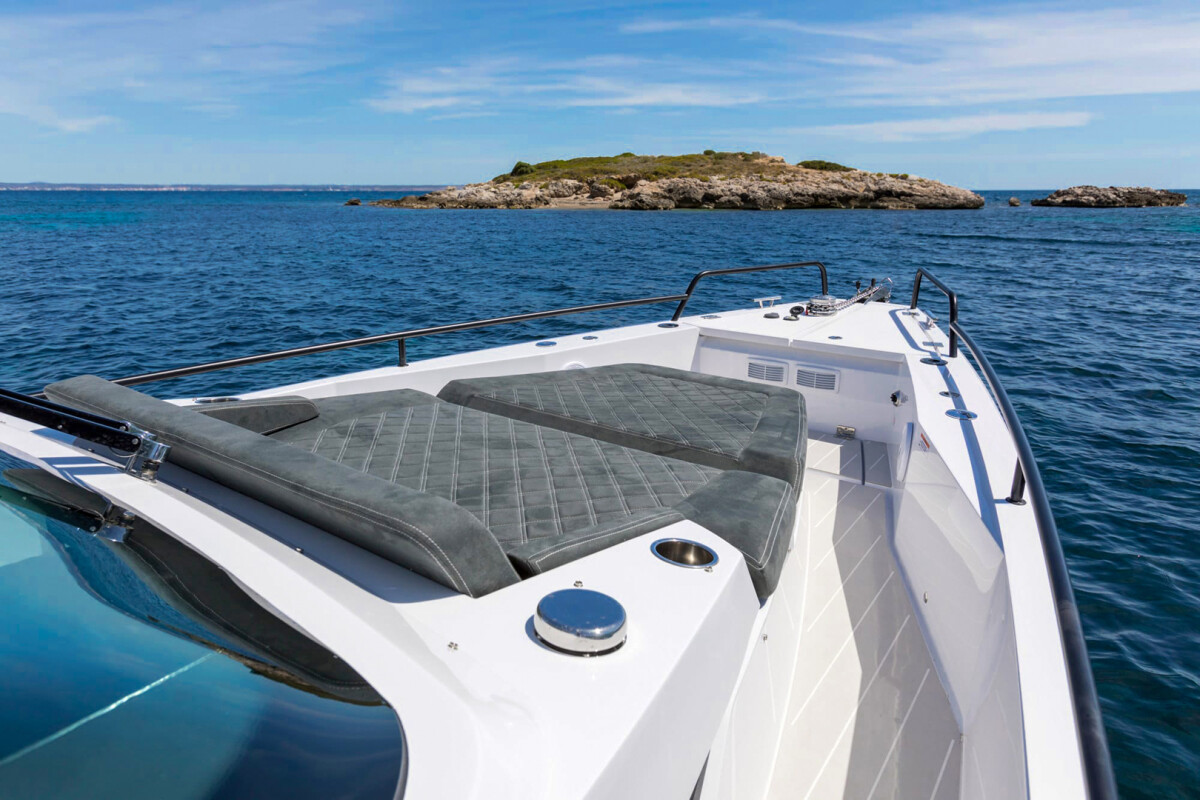 Axopar 37 XC Cross Cabin Traverso