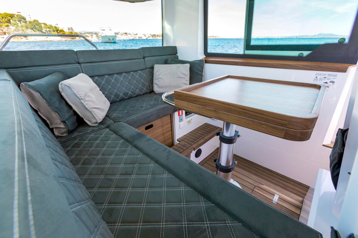 Axopar 37 XC Cross Cabin Traverso