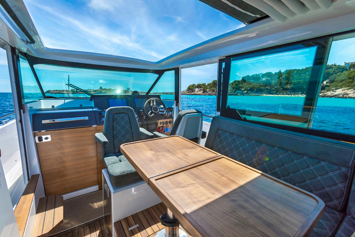 Axopar 37 XC Cross Cabin Traverso