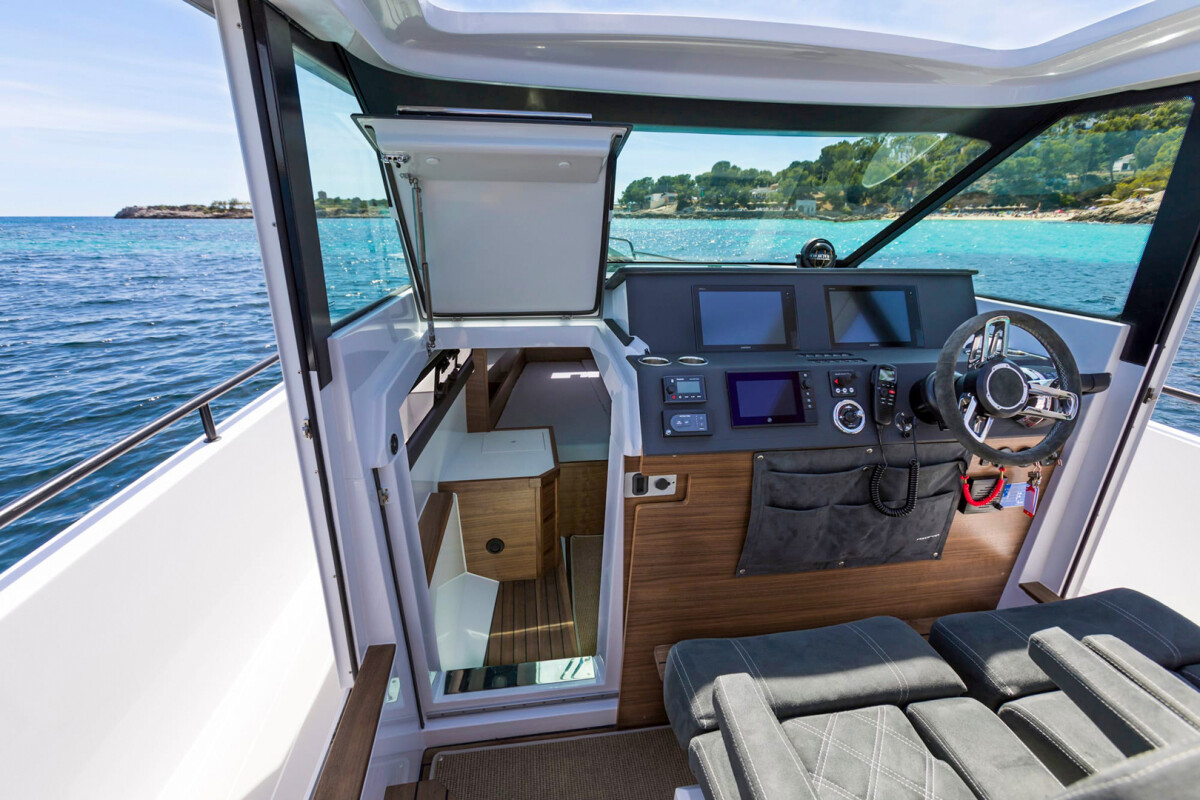 Axopar 37 XC Cross Cabin Traverso