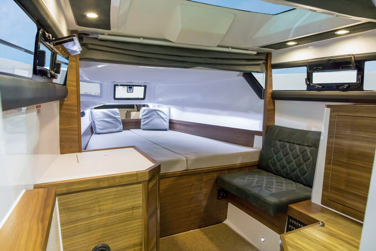 Axopar 37 XC Cross Cabin Traverso