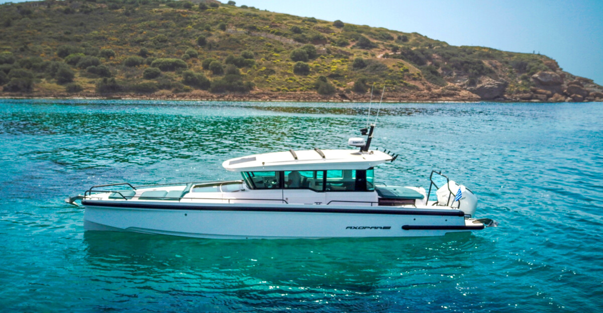 Axopar 37 XC Cross Cabin 