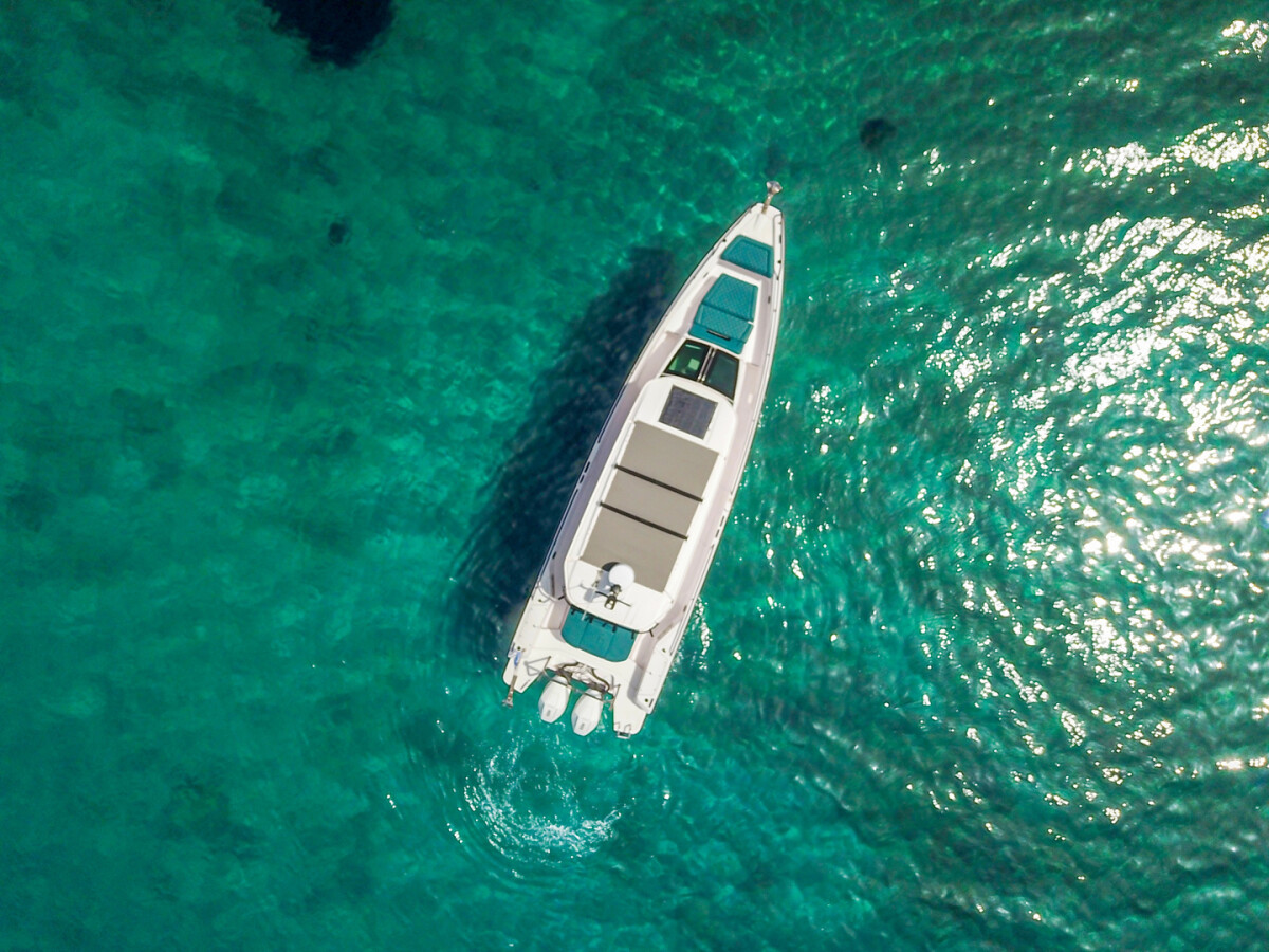 Axopar 37 XC Cross Cabin 