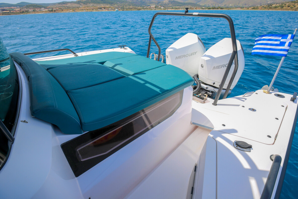 Axopar 37 XC Cross Cabin 