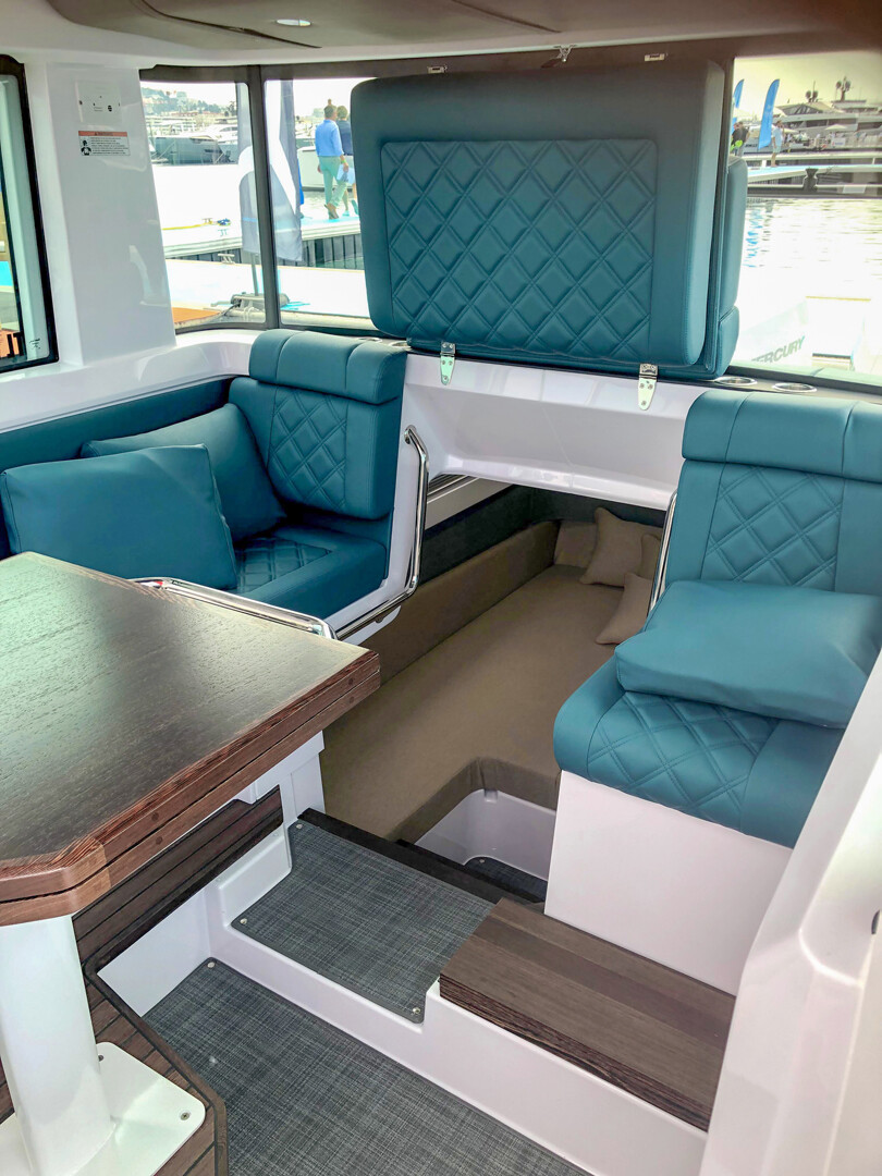 Axopar 37 XC Cross Cabin 
