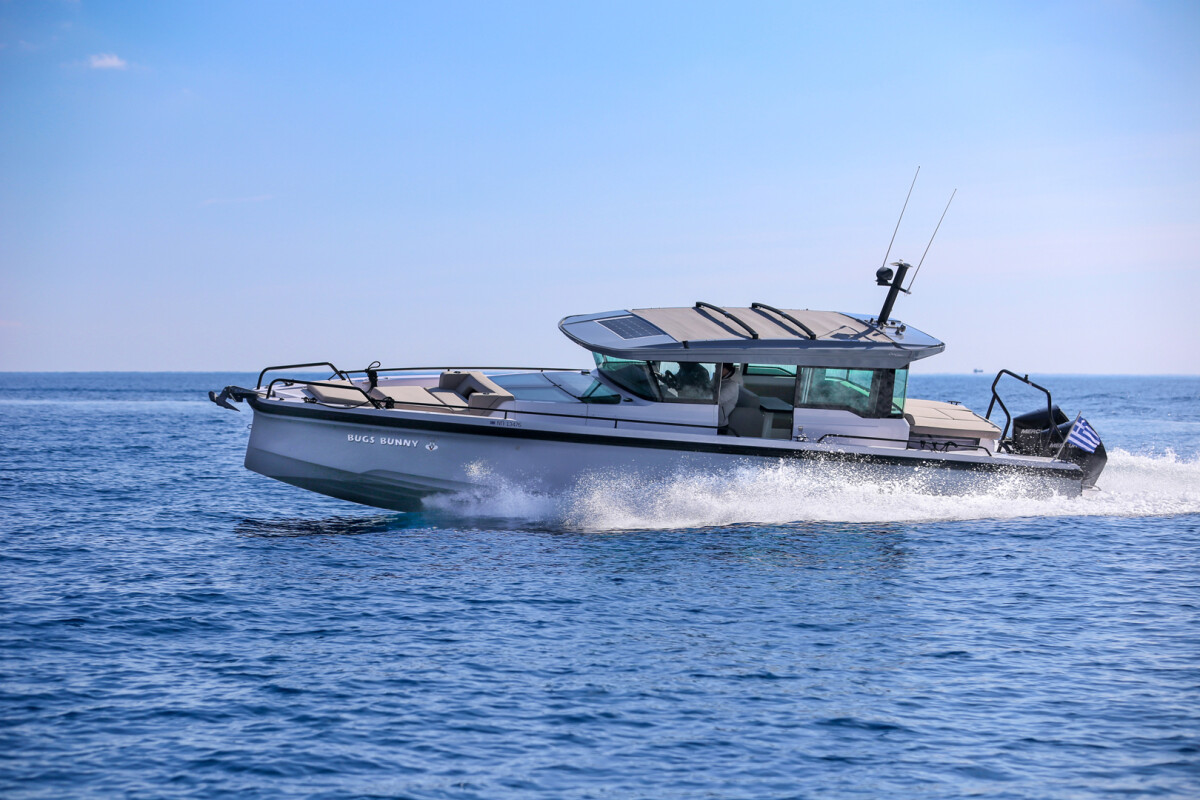 Axopar 37 XC Cross Cabin 