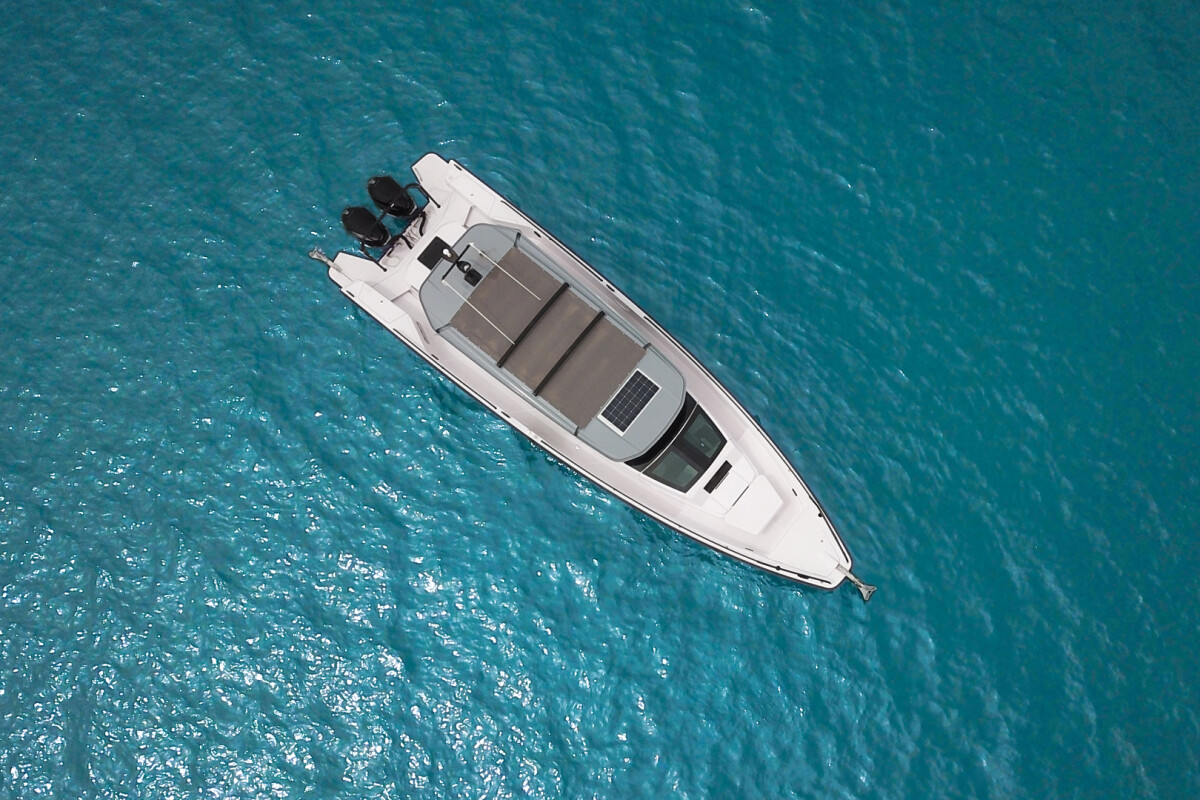 Axopar 37 XC Cross Cabin 