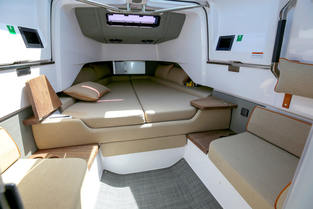 Axopar 37 XC Cross Cabin Vida
