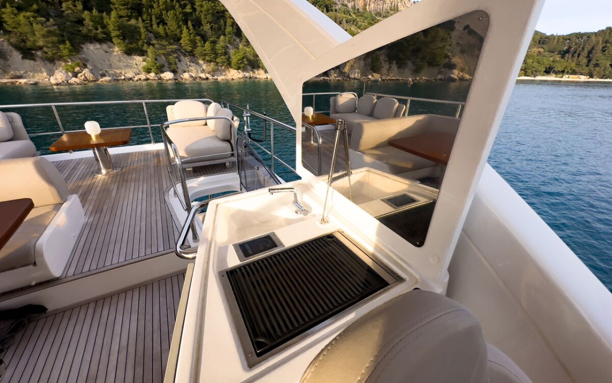 Azimut 55 Be Happy