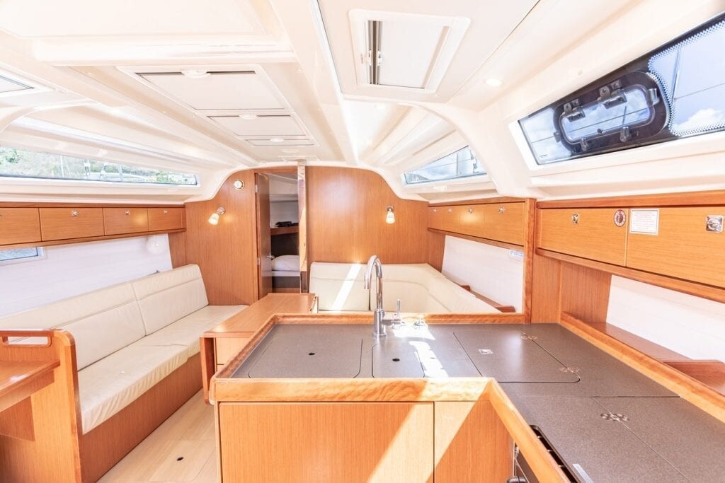 Bavaria 37