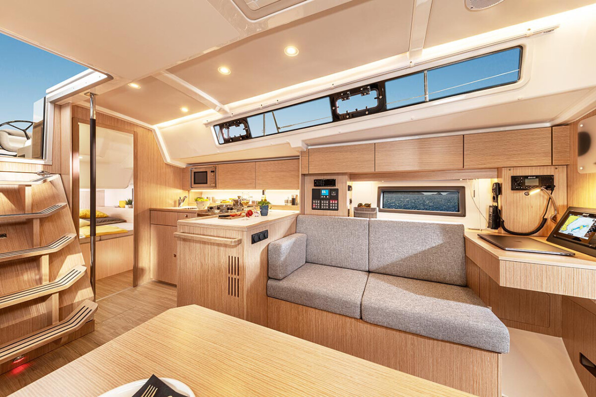 Bavaria C38 Alioth