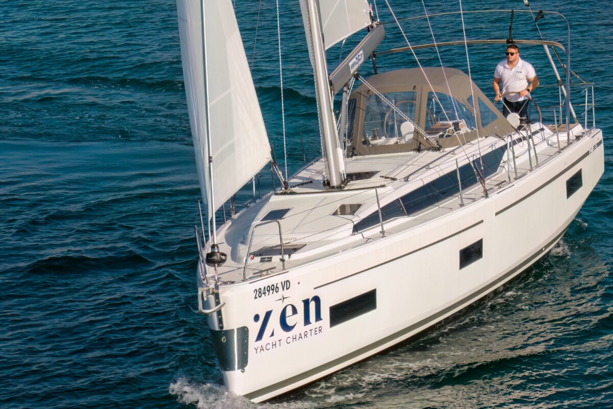 Bavaria C38 Aura