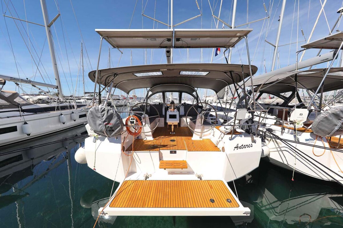 Bavaria C42 Style Antares