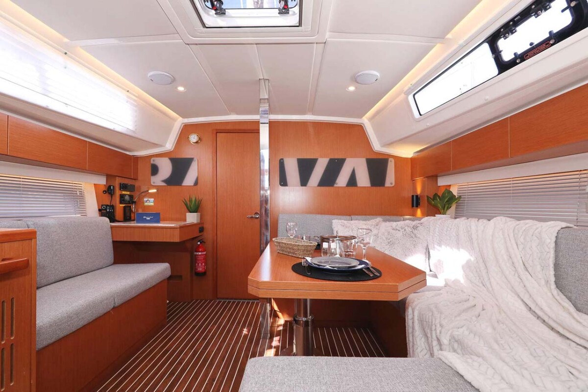 Bavaria C42 Style Antares