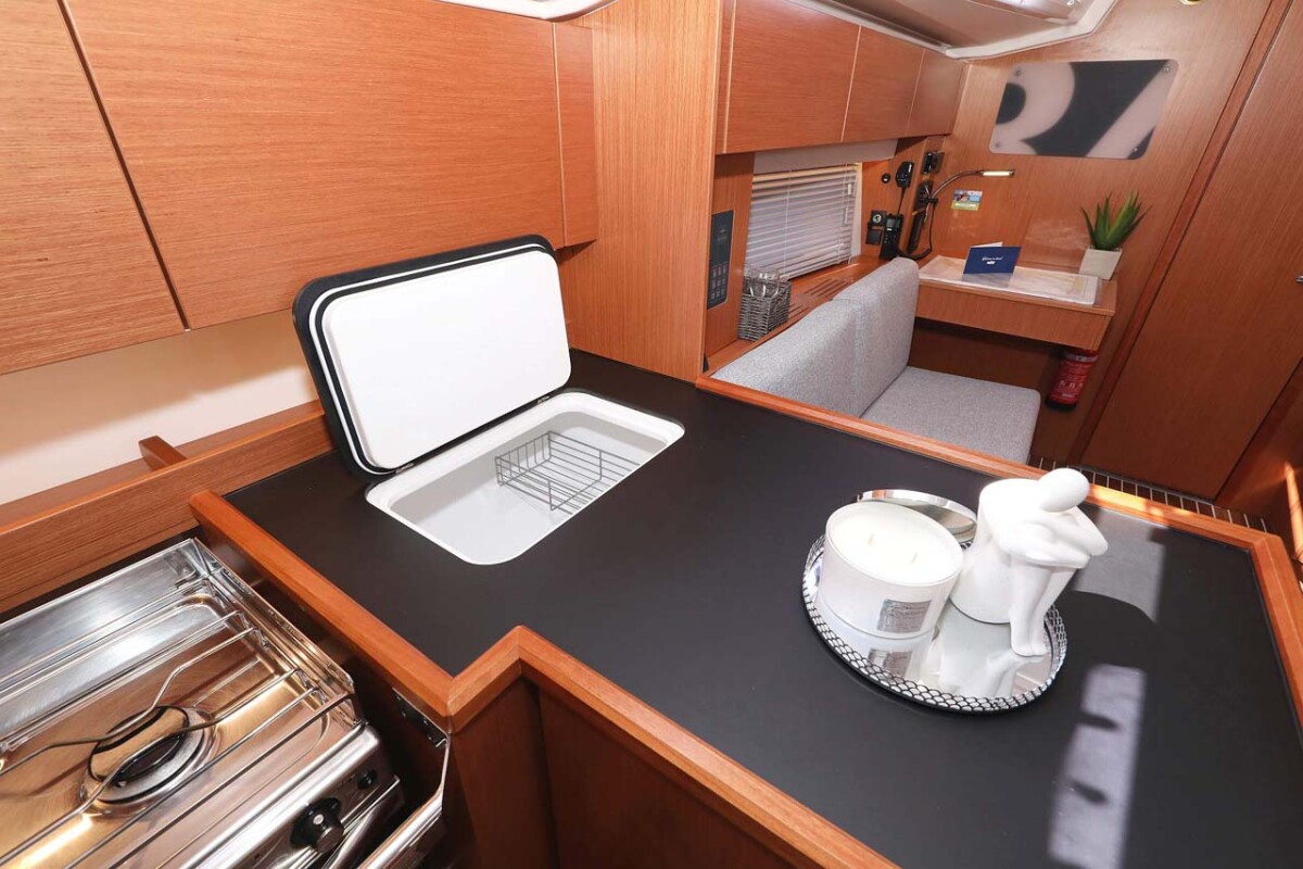 Bavaria C42 Style Antares