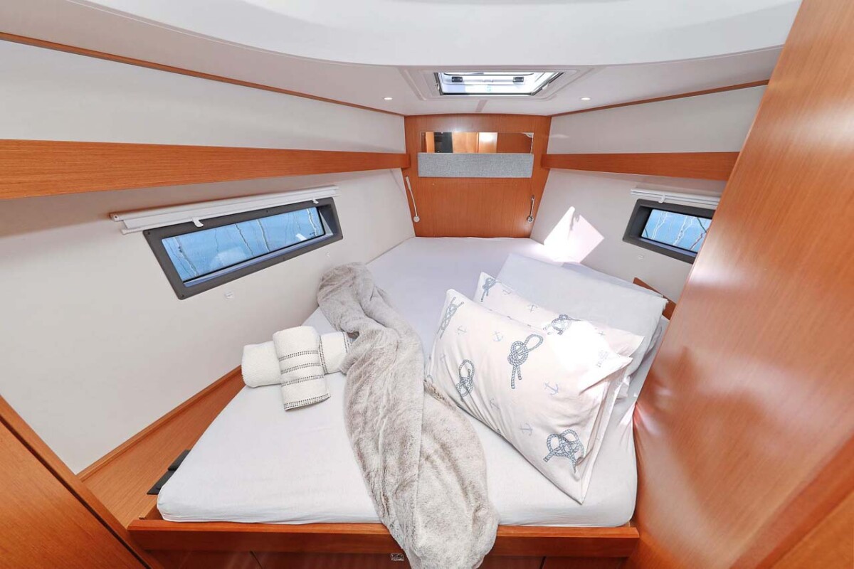 Bavaria C42 Style Antares