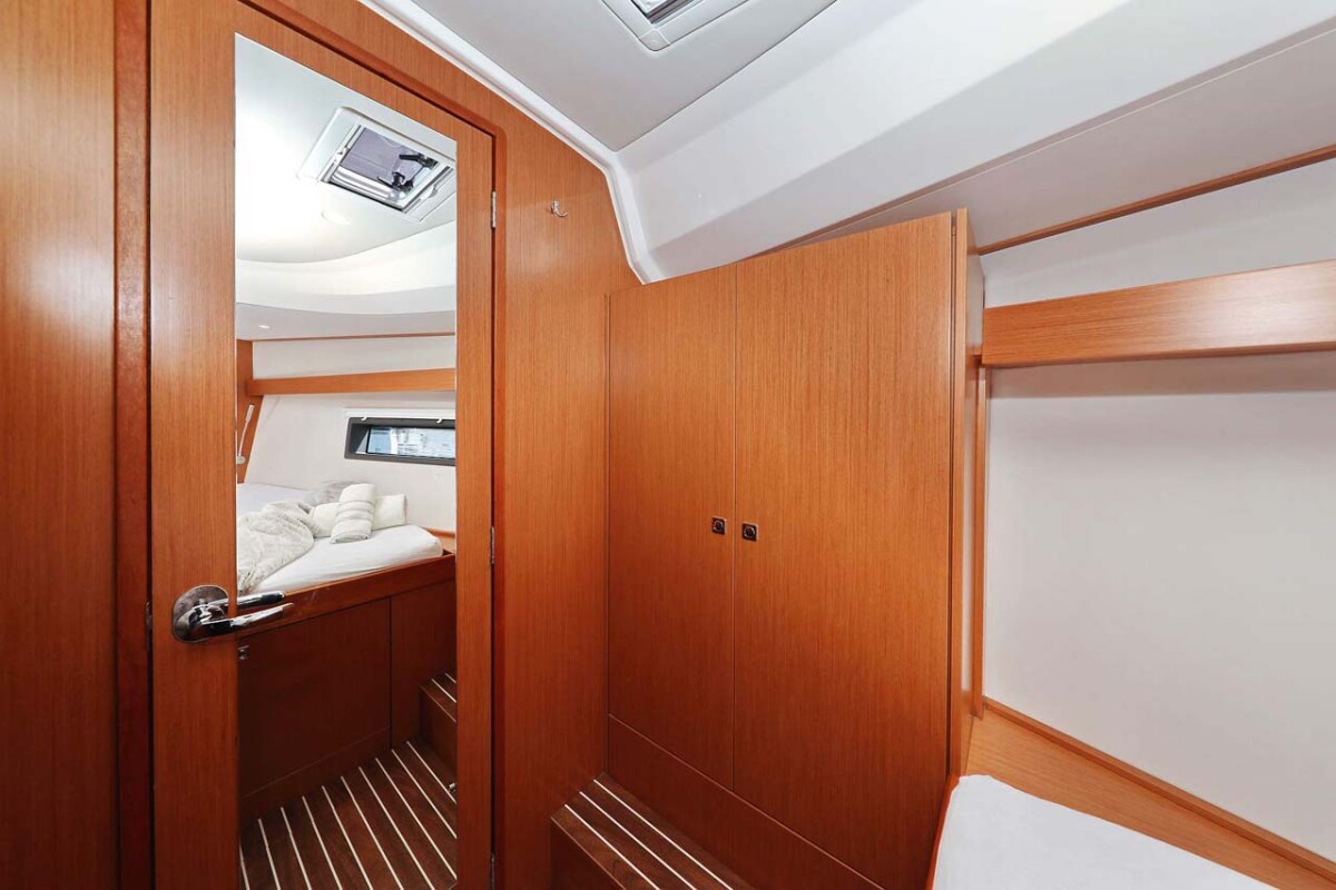 Bavaria C42 Style Antares