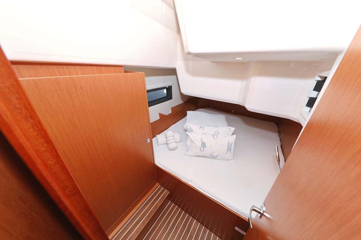 Bavaria C42 Style Antares