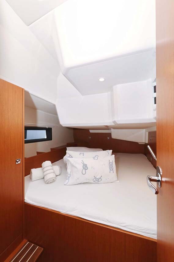 Bavaria C42 Style Antares