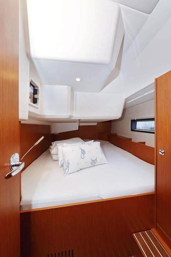 Bavaria C42 Style Antares