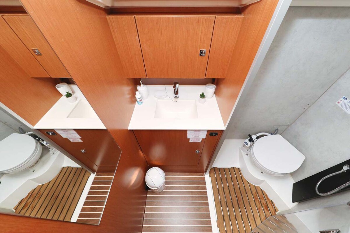 Bavaria C42 Style Antares