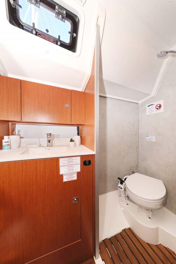 Bavaria C42 Style Antares