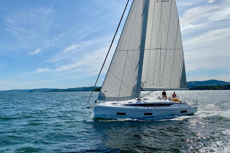 Bavaria C42 Style Polaris