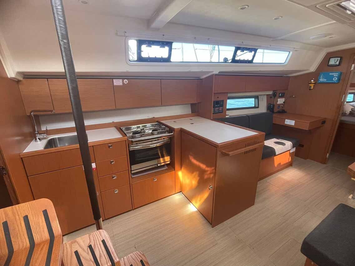 Bavaria C42 Paella