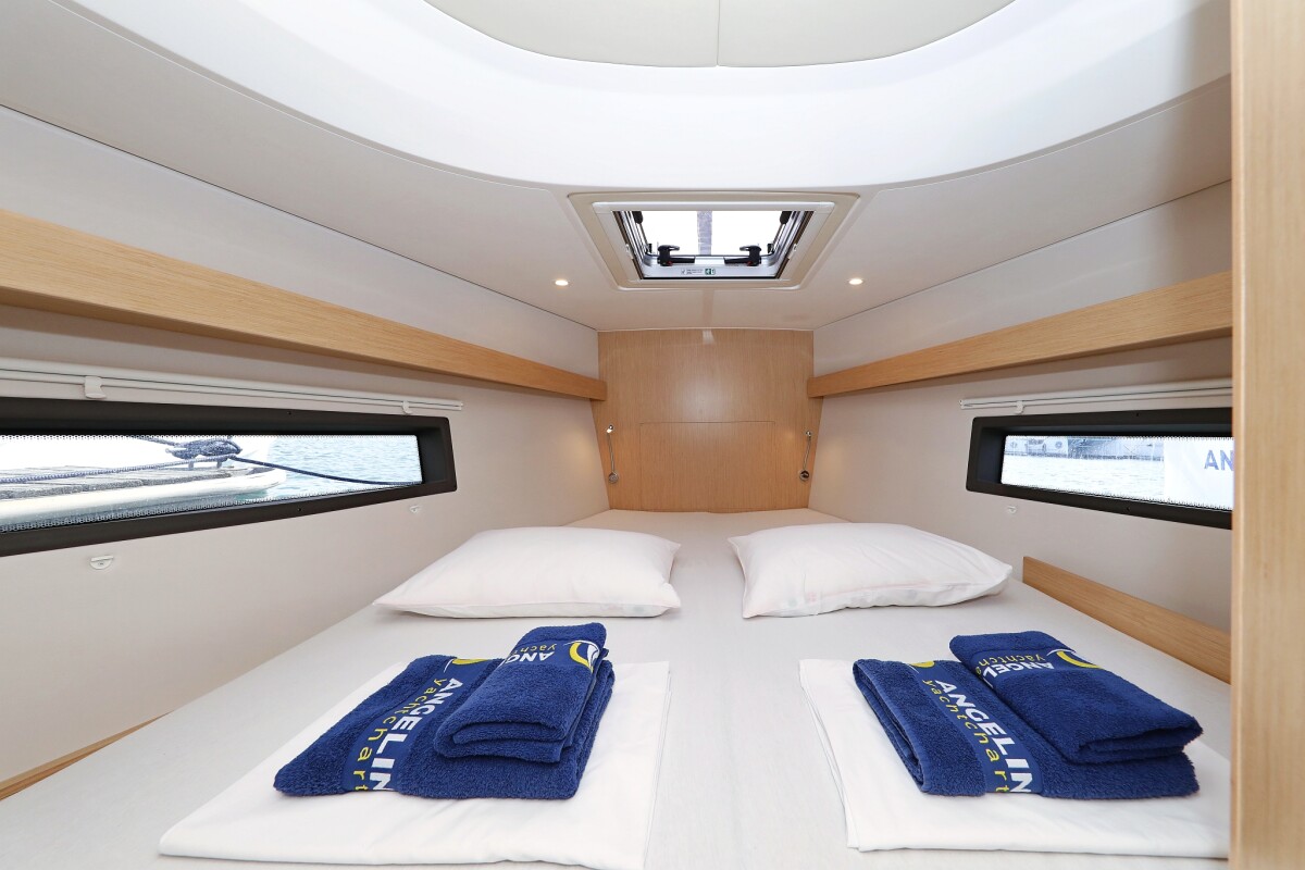 Bavaria C42 Levente
