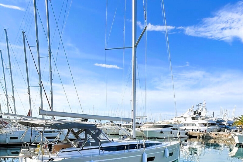 Bavaria C42 Christos