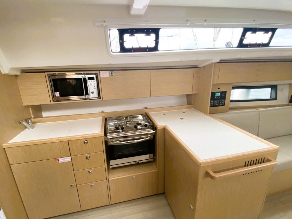 Bavaria C42 Christos