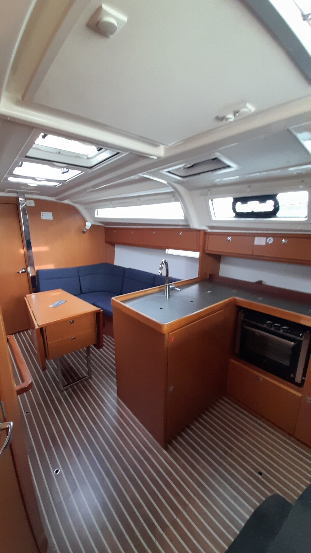 Bavaria Cruiser 37 Nenemia