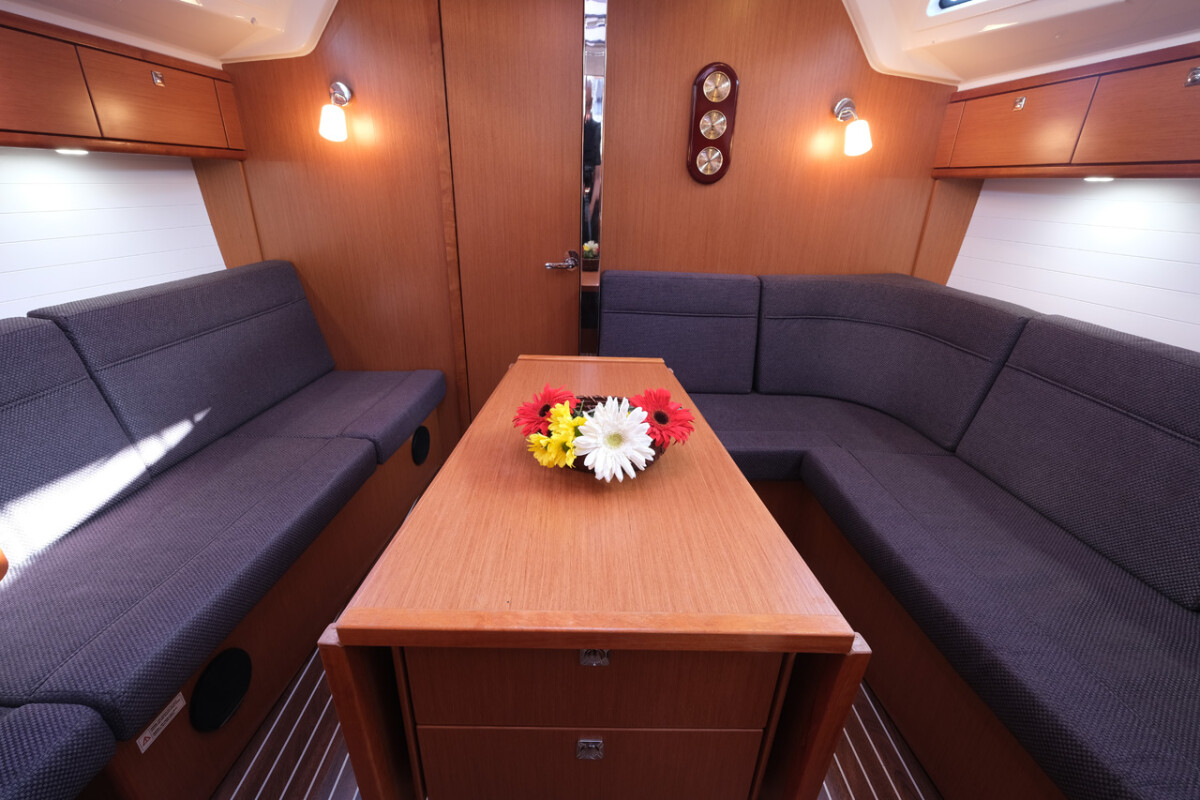 Bavaria Cruiser 37 Crush