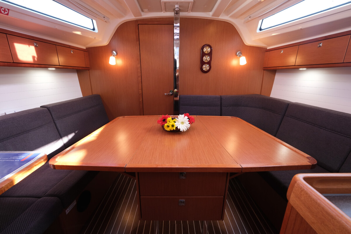 Bavaria Cruiser 37 Crush