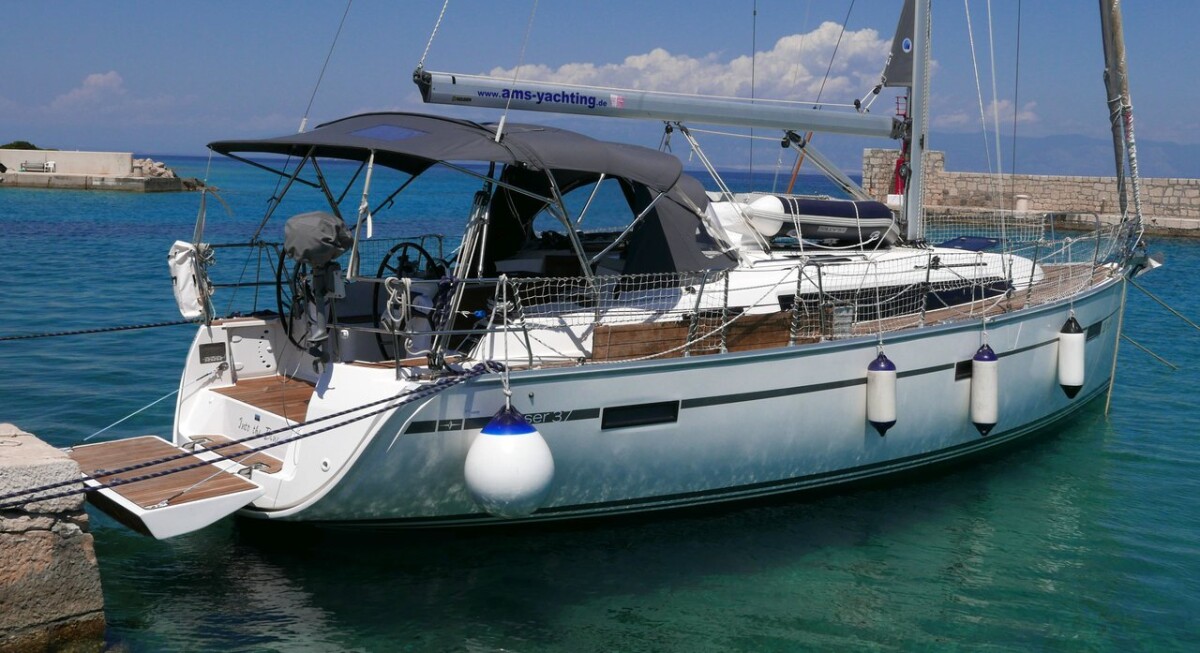 Bavaria Cruiser 37 Into the Blue