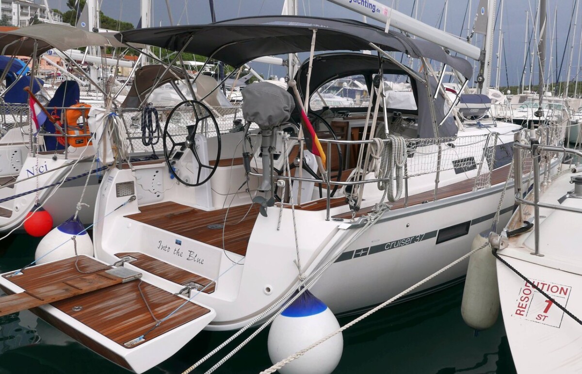 Bavaria Cruiser 37 Into the Blue