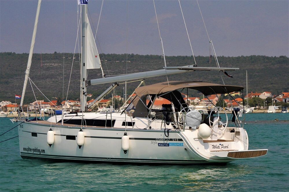 Bavaria Cruiser 37 White Pearl 