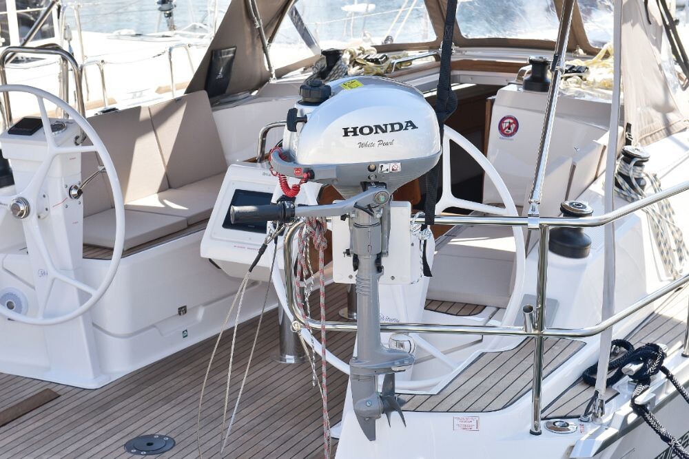 Bavaria Cruiser 37 White Pearl 