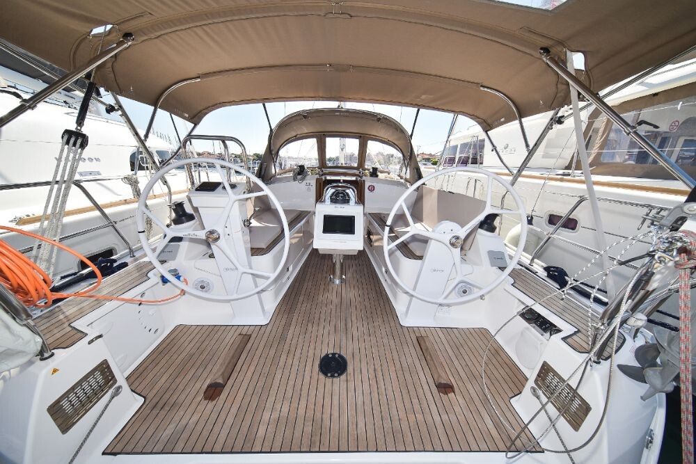 Bavaria Cruiser 37 White Pearl 