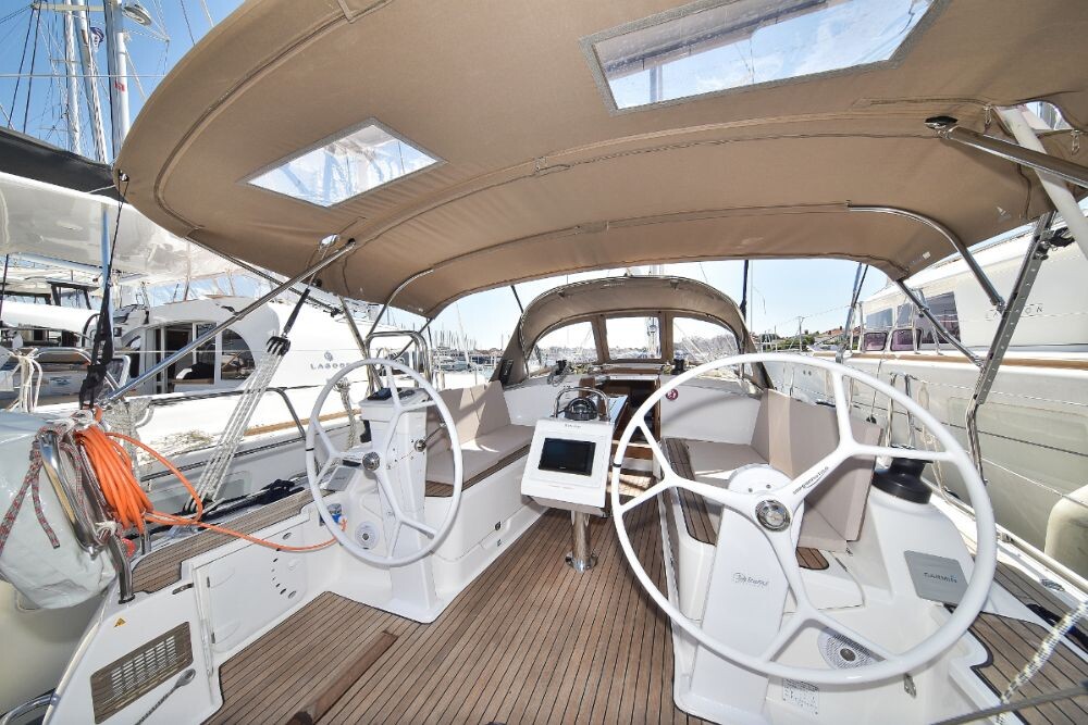 Bavaria Cruiser 37 White Pearl 