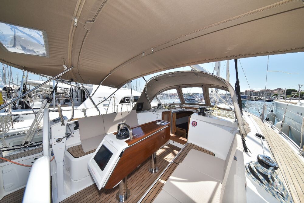 Bavaria Cruiser 37 White Pearl 