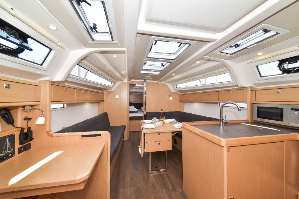 Bavaria Cruiser 37 White Pearl 