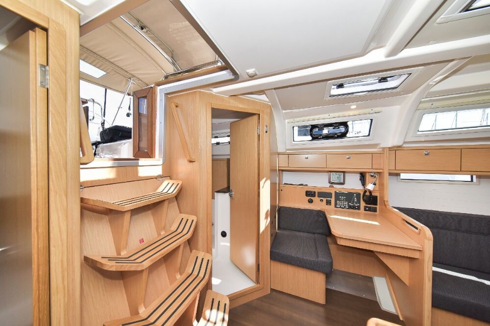 Bavaria Cruiser 37 White Pearl 