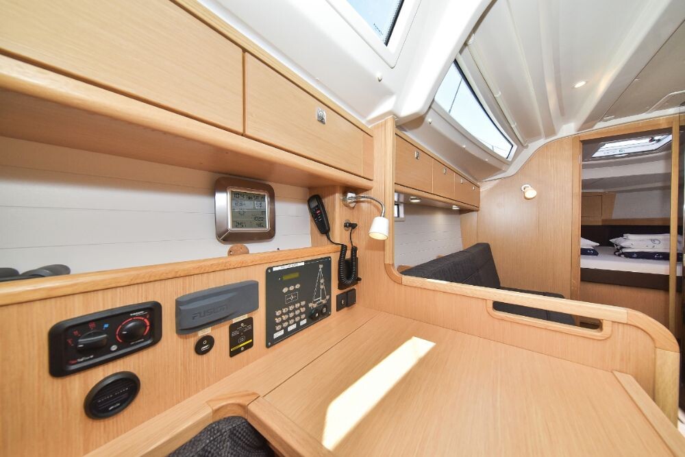 Bavaria Cruiser 37 White Pearl 