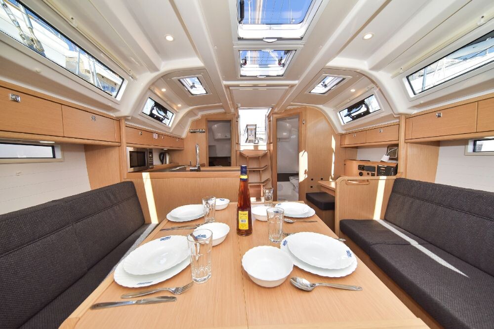 Bavaria Cruiser 37 White Pearl 