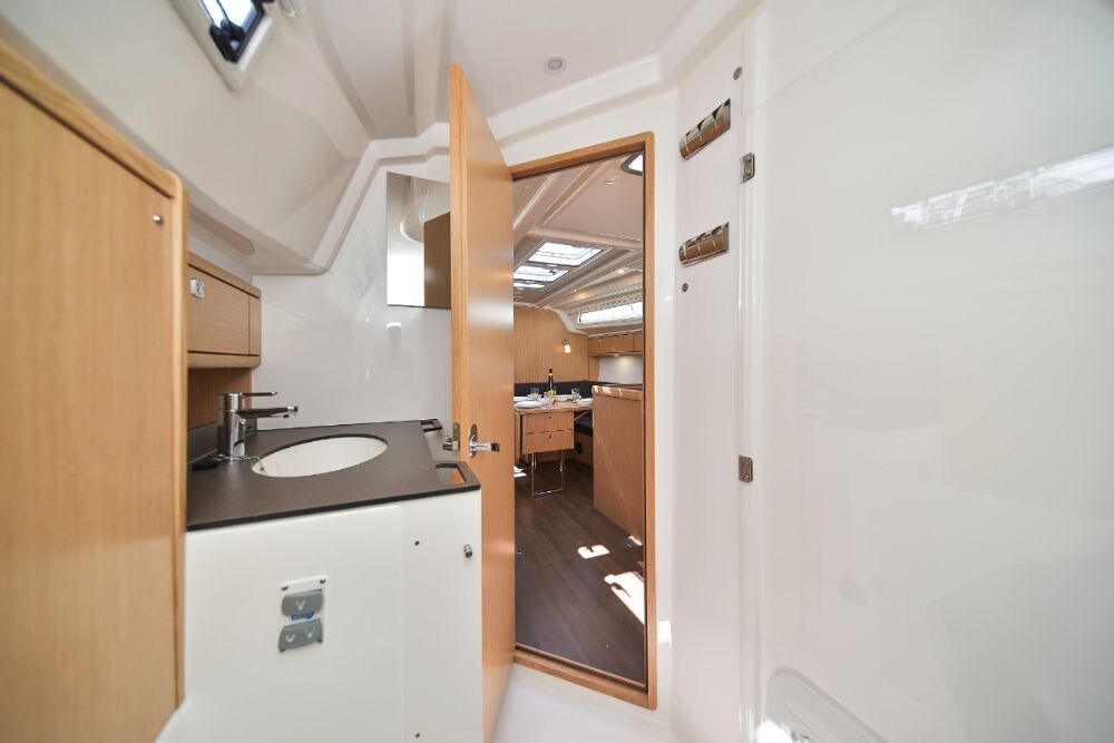 Bavaria Cruiser 37 White Pearl 